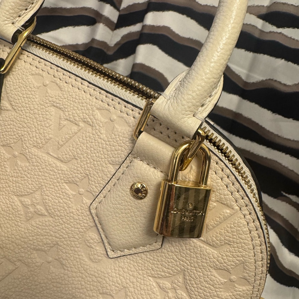 Louis Vuitton Empreinte Neo Alma BB in cream :) - Picture 7 of 17